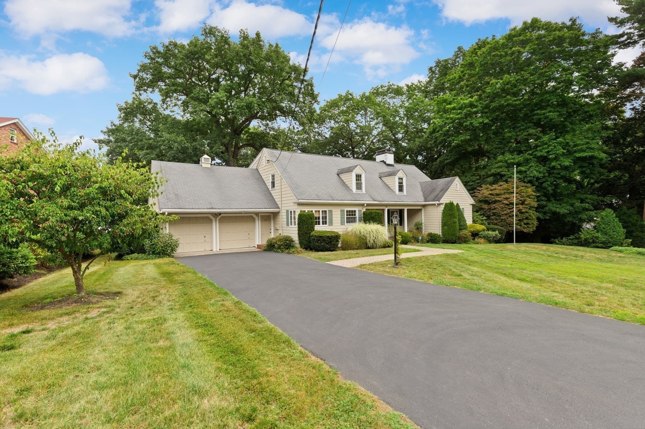 Single Family Residence at 48 Locksley Rd, Lynnfield MA 01940, Lynnfield, photo 2 of 37