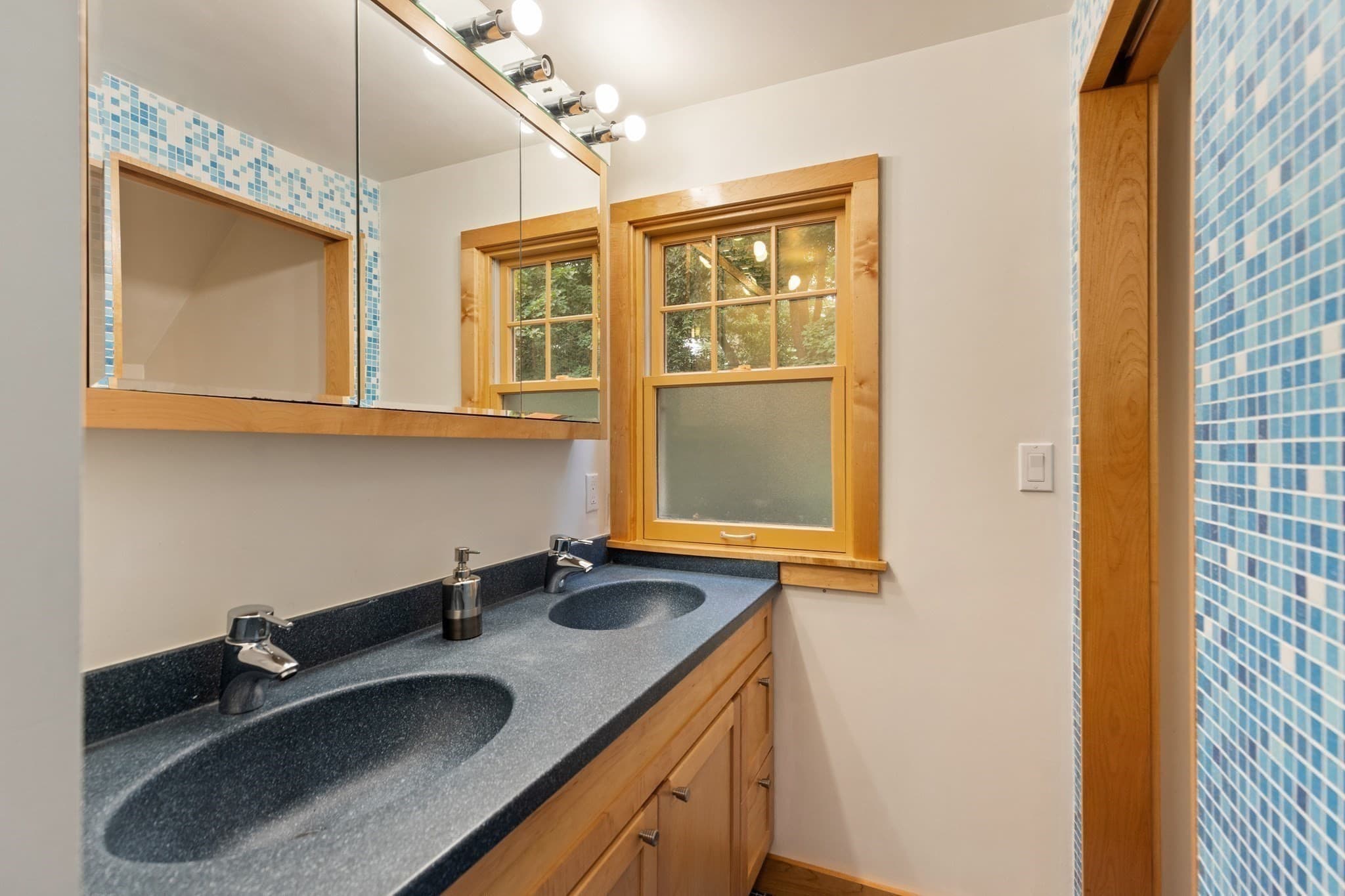 Single Family Residence at 48 Locksley Rd, Lynnfield MA 01940, Lynnfield, photo 18 of 37