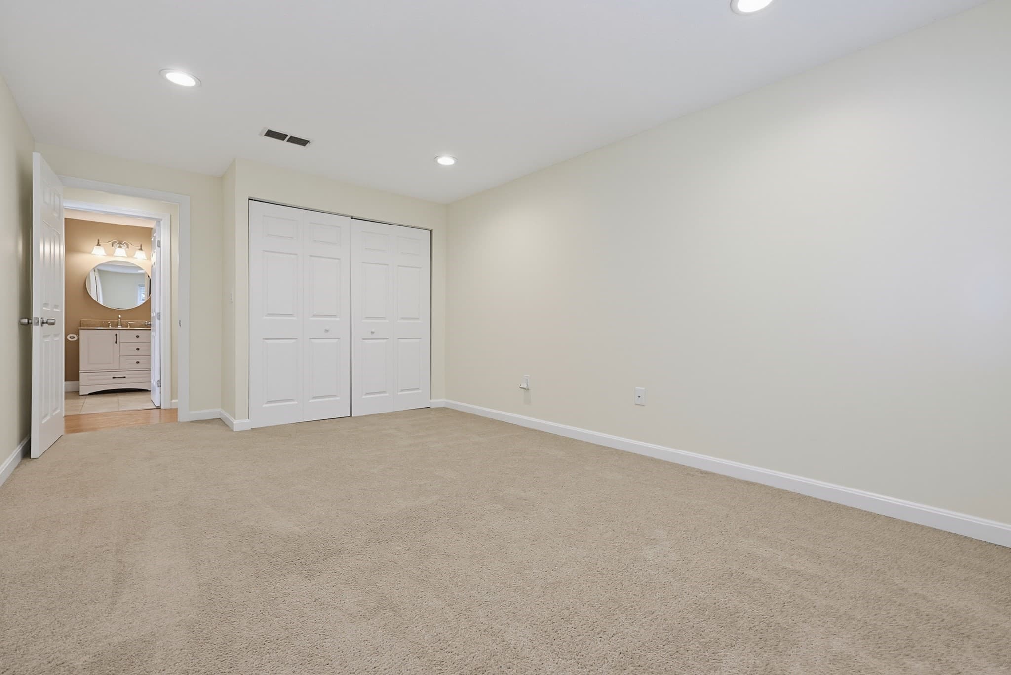 Condominium at 805 Franklin Crossing Road # 5, Franklin MA 02038, Franklin, photo 22 of 31