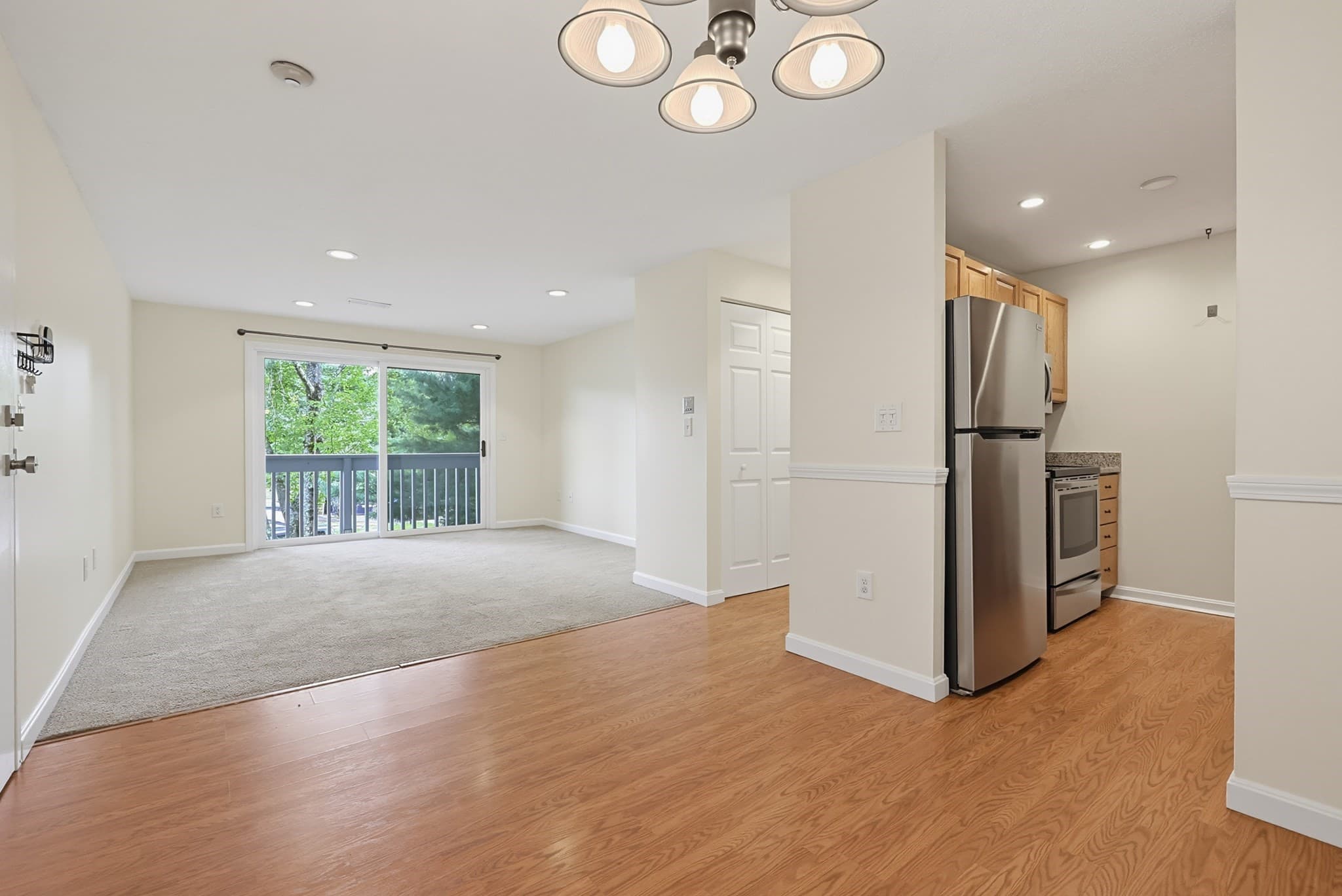 Condominium at 805 Franklin Crossing Road # 5, Franklin MA 02038, Franklin, photo 3 of 31