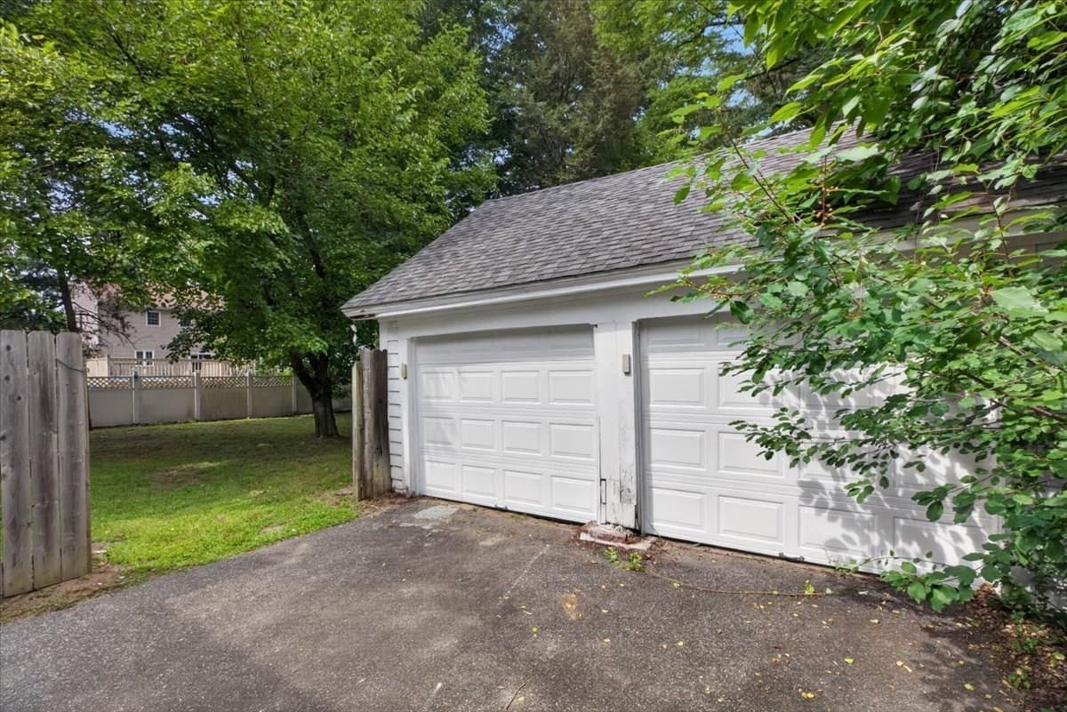 Single Family Residence at 2306 Wilbraham Rd, Springfield MA 01129, Springfield, photo 35 of 42