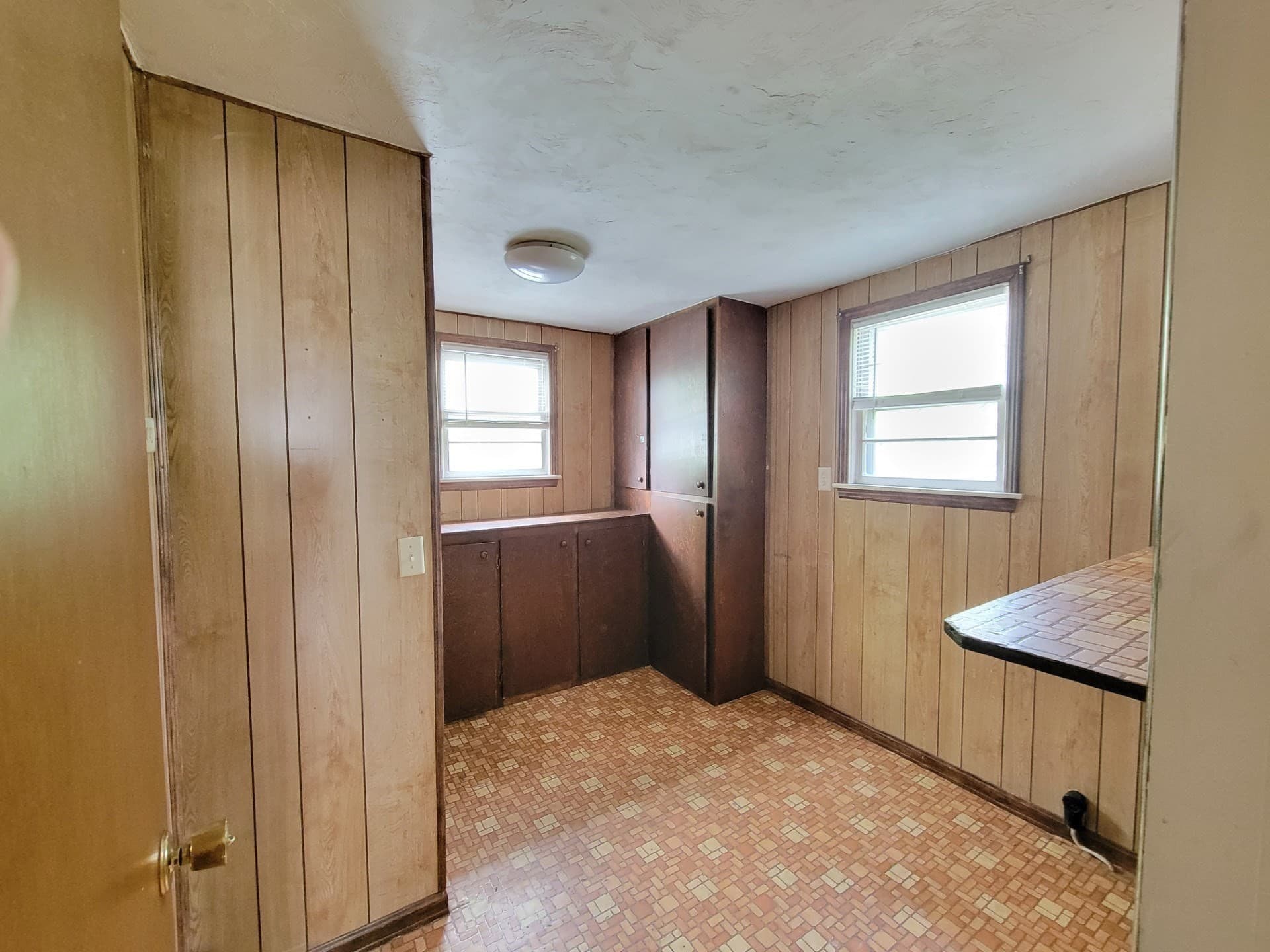2 Family - 2 Units Up/Down at 103 Ash Street, Gardner MA 01440, Gardner, photo 11 of 25