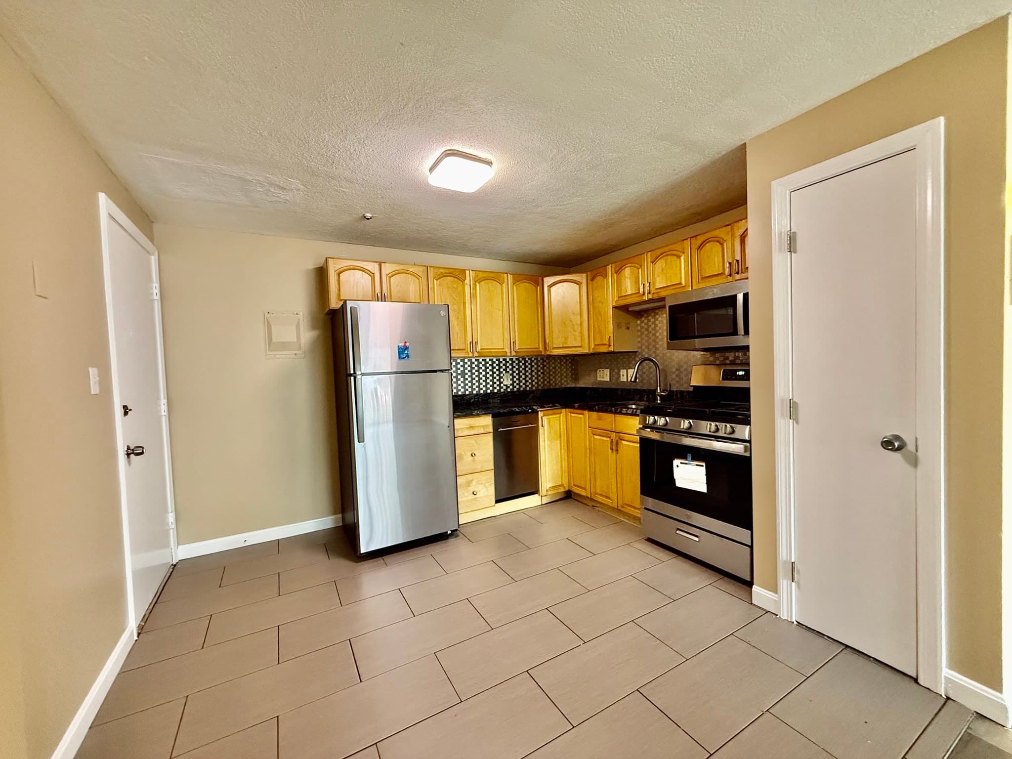 Condominium at 5 Kenmar Drive # 7, Billerica MA 01821, Billerica, photo 3 of 15