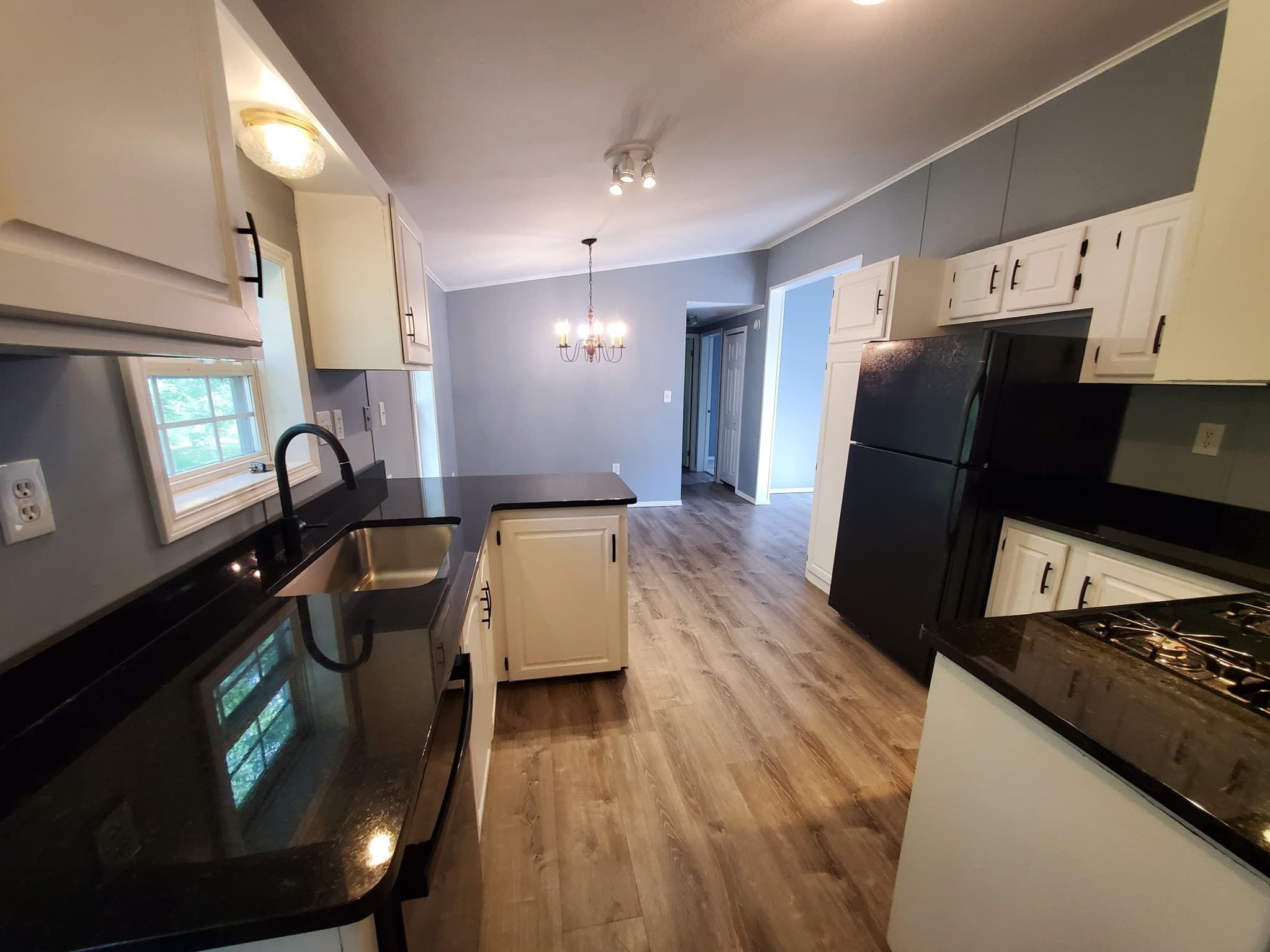 Mobile Home at 21 Fox Run, Brookfield MA 01506, Brookfield, photo 3 of 35