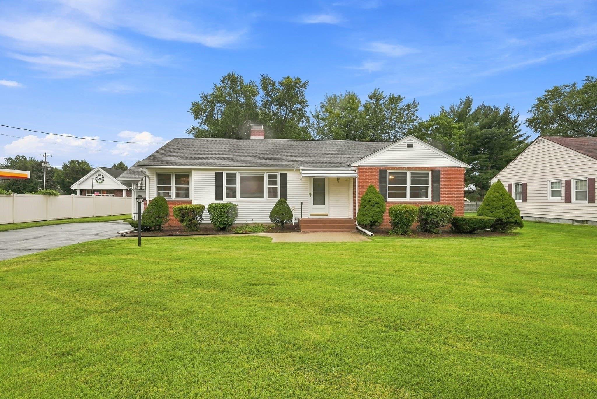 13 Parker St, Agawam MA 01001