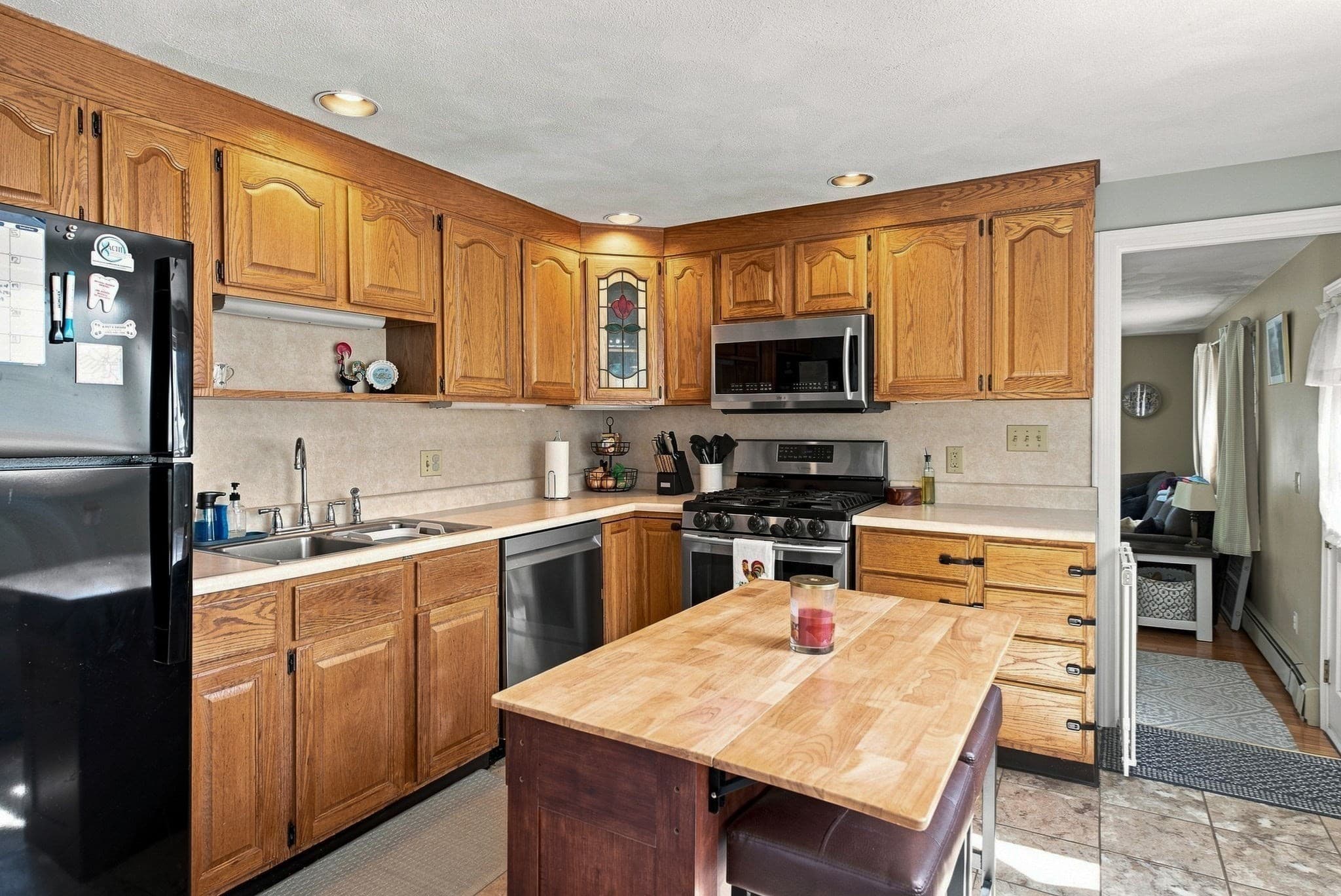 Single Family Residence at 11 Marlboro Rd, Woburn MA 01801, Woburn, photo 8 of 34