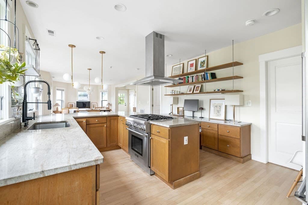 Condominium at 56 Gorham # 3, Somerville MA 02144, Somerville, photo 5 of 26