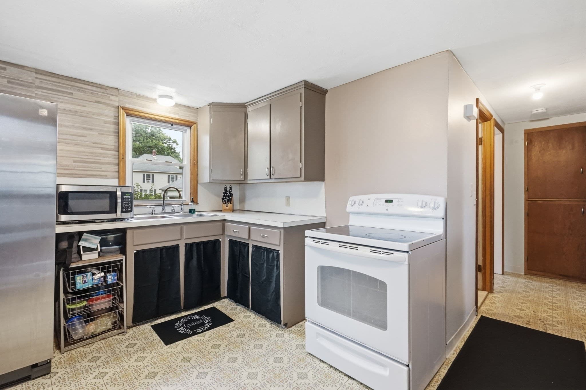 Single Family Residence at 100 Lang St, Springfield MA 01104, Springfield, photo 12 of 38