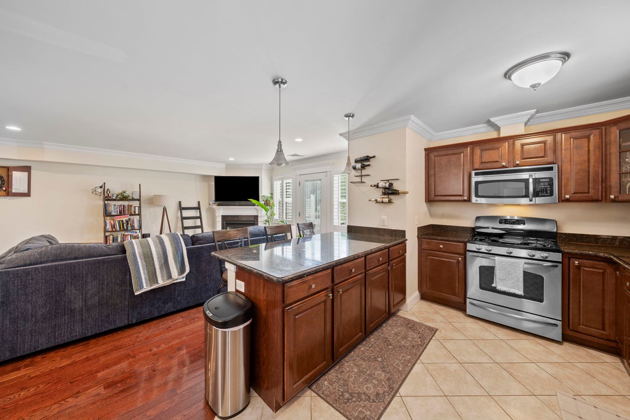 Condominium at 580 Quarry St # 9, Quincy MA 02169, photo 4 of 22