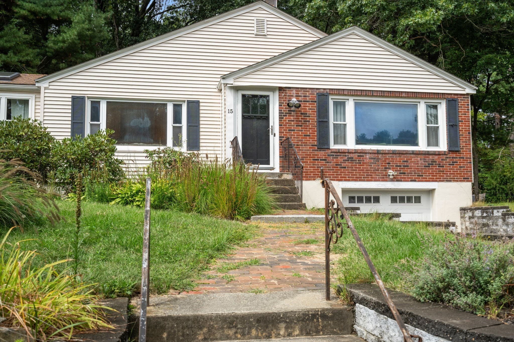 Single Family Residence at 15 Claridge Dr, Worcester MA 01602, Worcester, photo 2 of 30