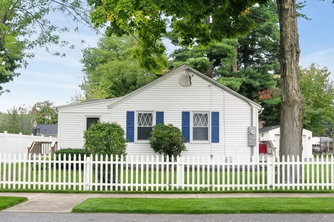 35 W Akard St, Ludlow MA 01056