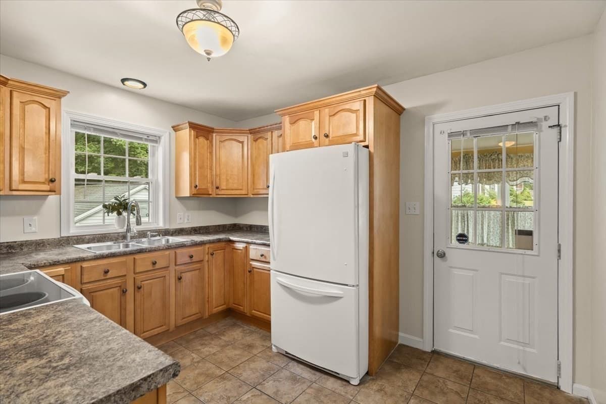 Single Family Residence at 48 Davis St, Taunton MA 02780, Taunton, photo 13 of 41