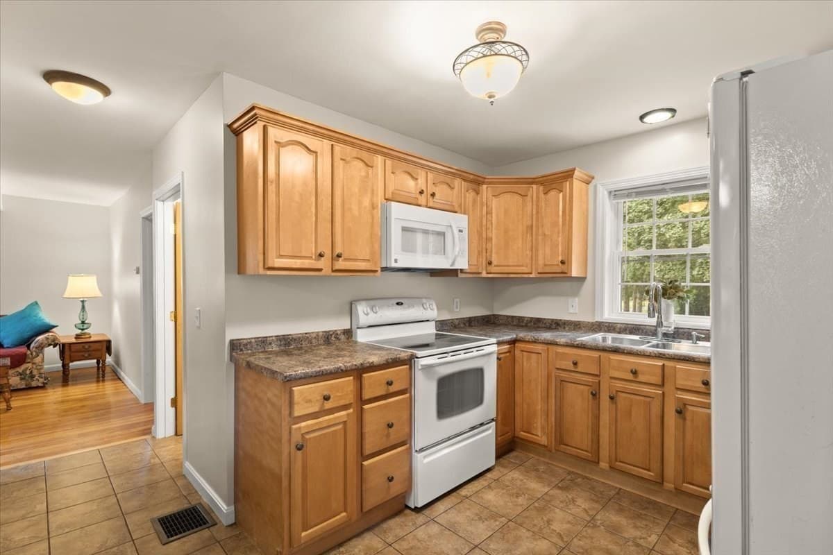 Single Family Residence at 48 Davis St, Taunton MA 02780, Taunton, photo 15 of 41