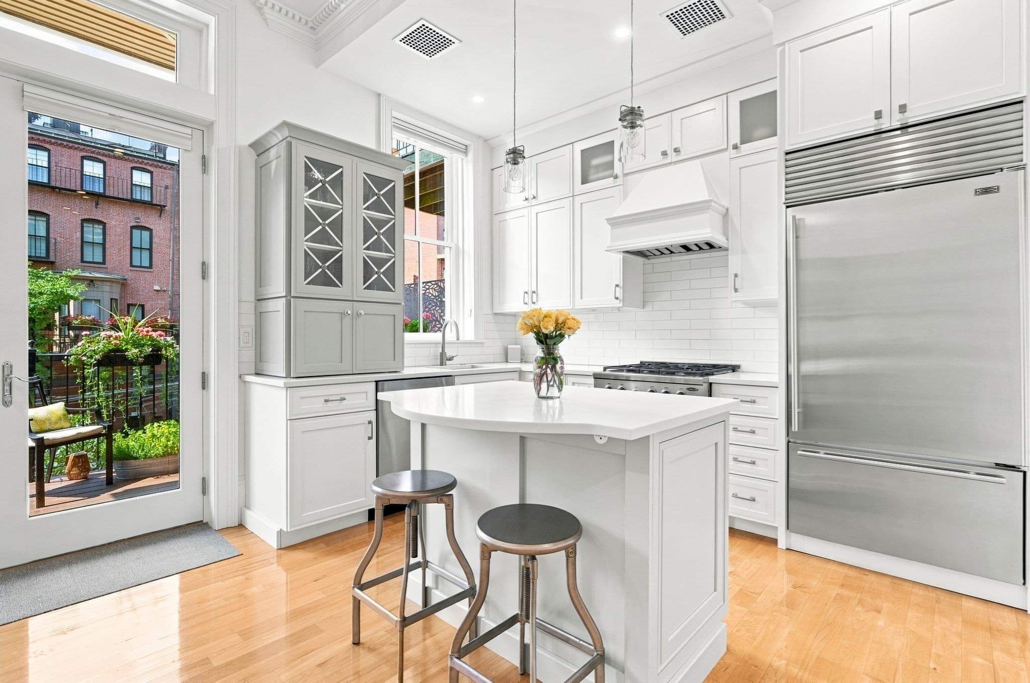 Condominium at 44 Rutland Sq # 2, Boston MA 02118, photo 5 of 12