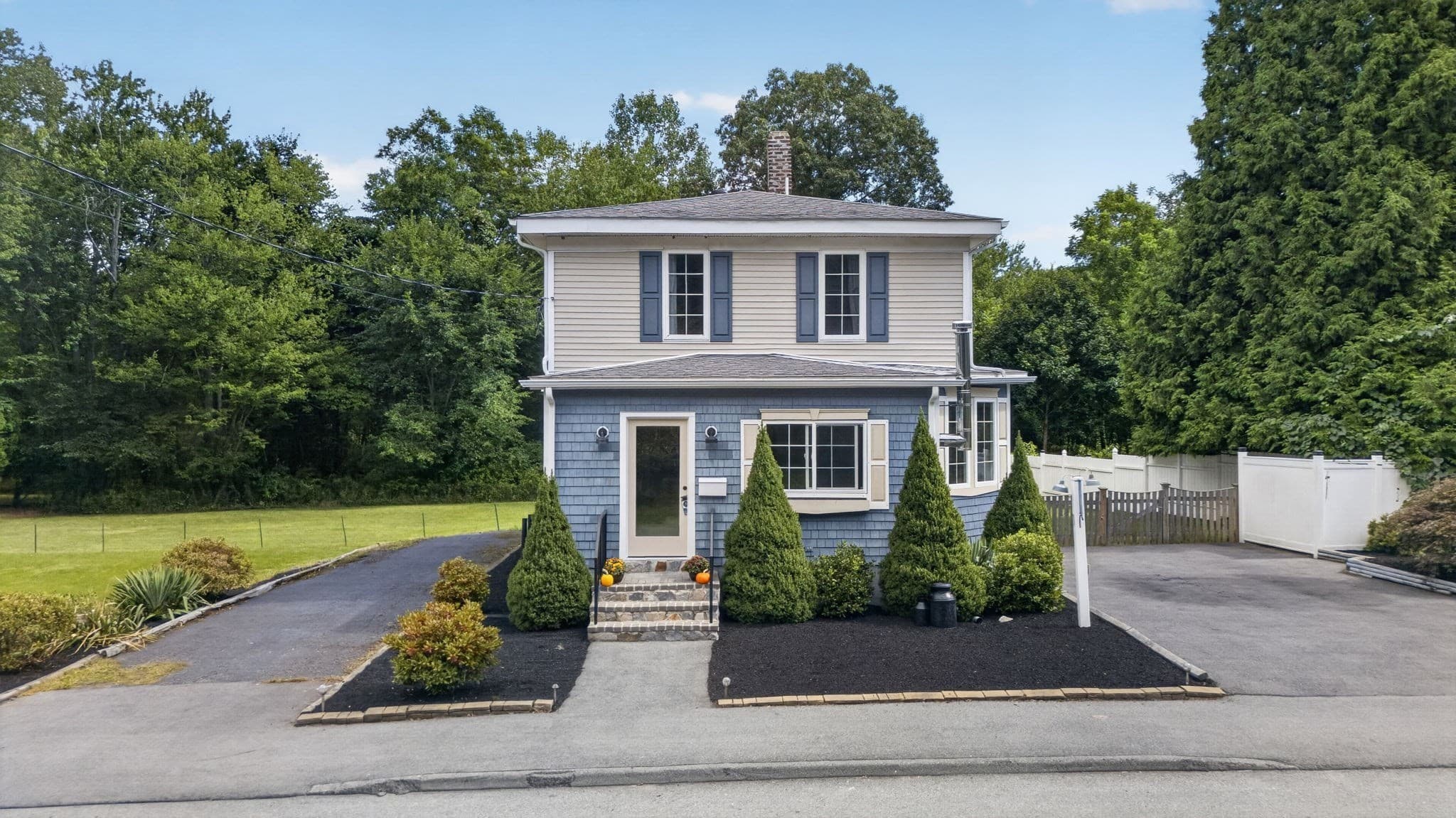 48 Anawan St, Taunton MA 02780
