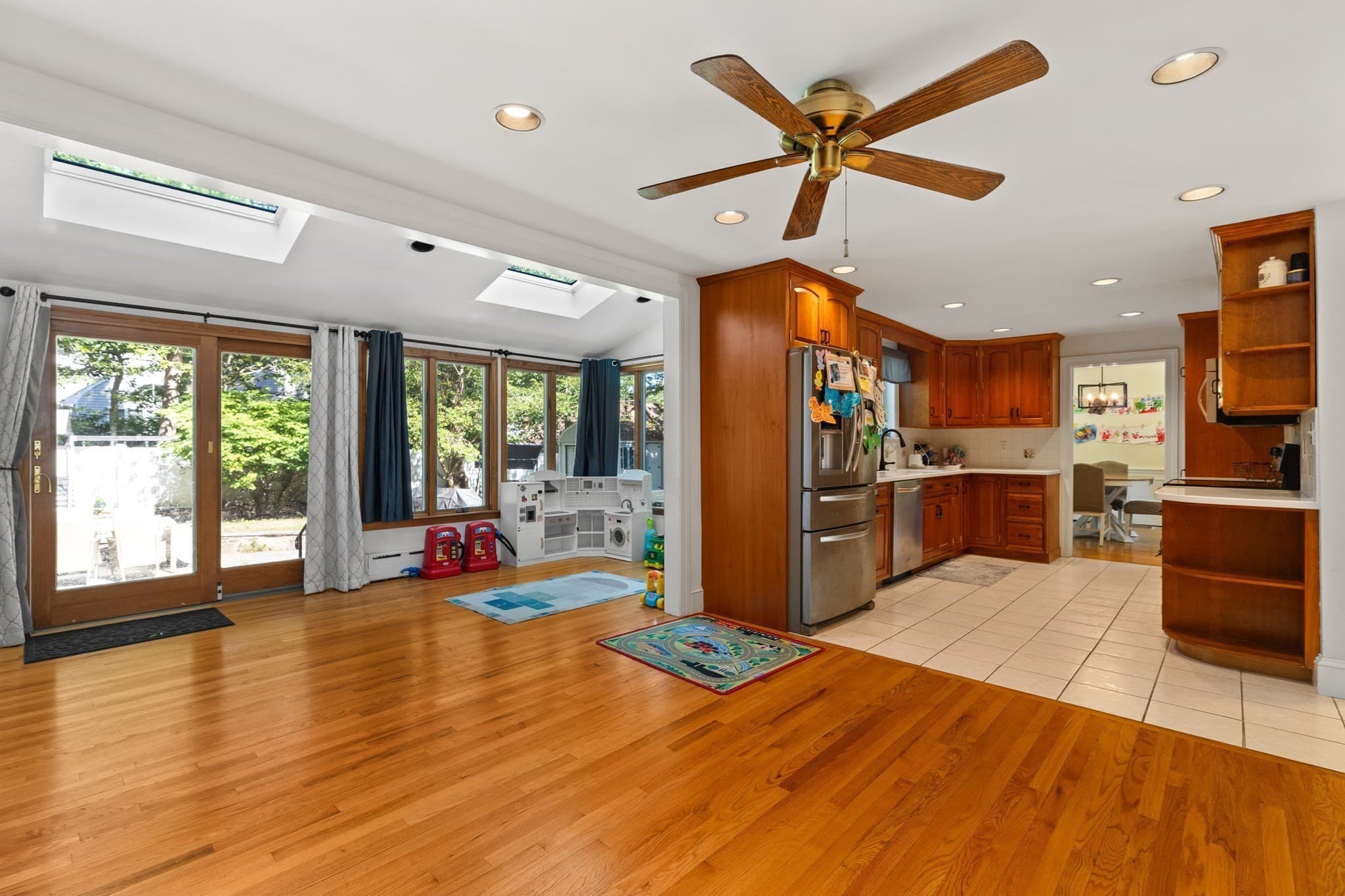 Single Family Residence at 53 Eleanor St, Dartmouth MA 02747, Dartmouth, photo 5 of 35
