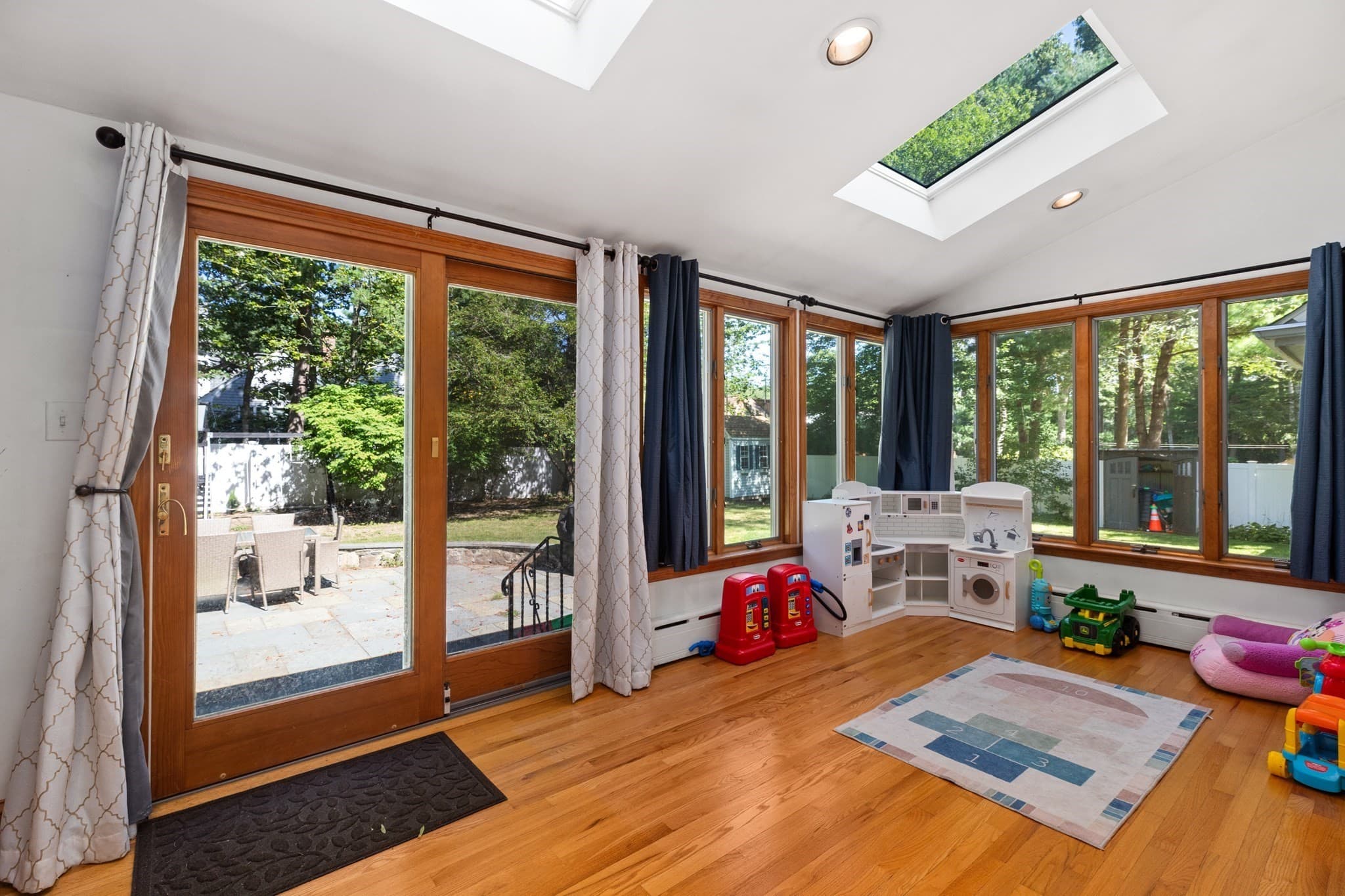 Single Family Residence at 53 Eleanor St, Dartmouth MA 02747, Dartmouth, photo 9 of 35