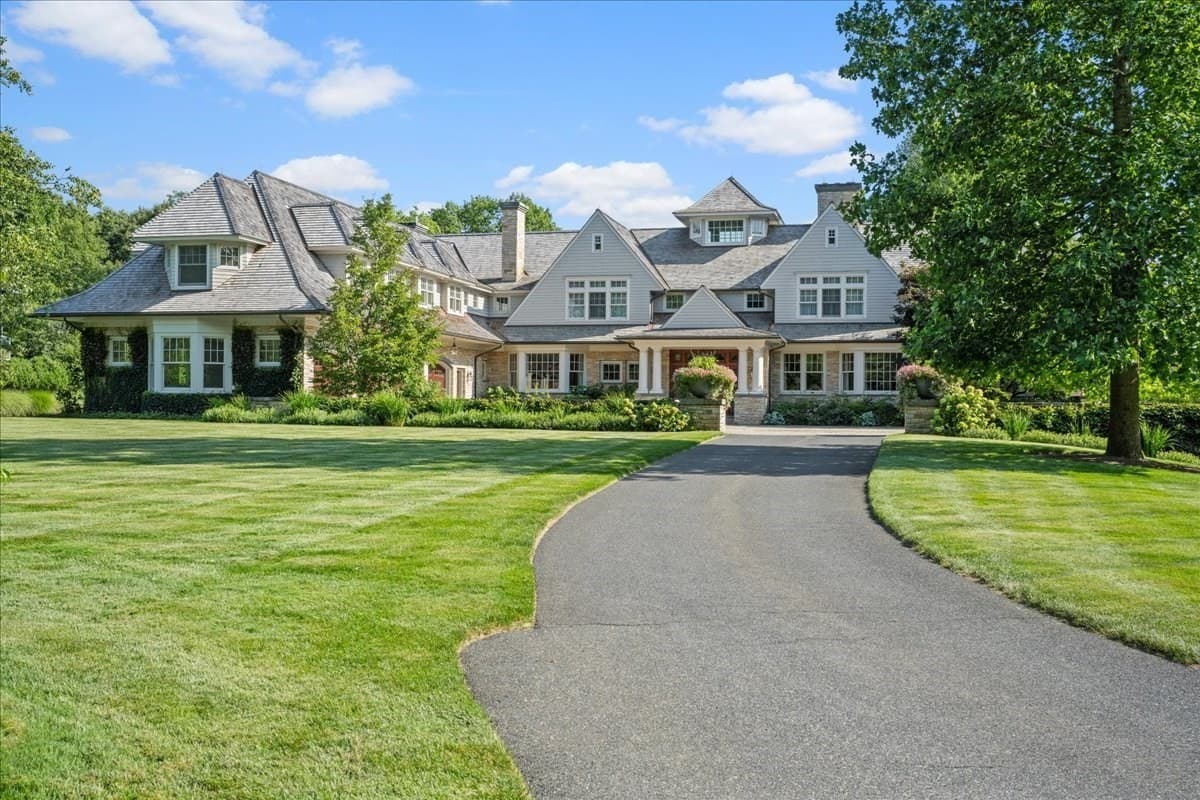 31 Sears Rd, Southborough MA 01772