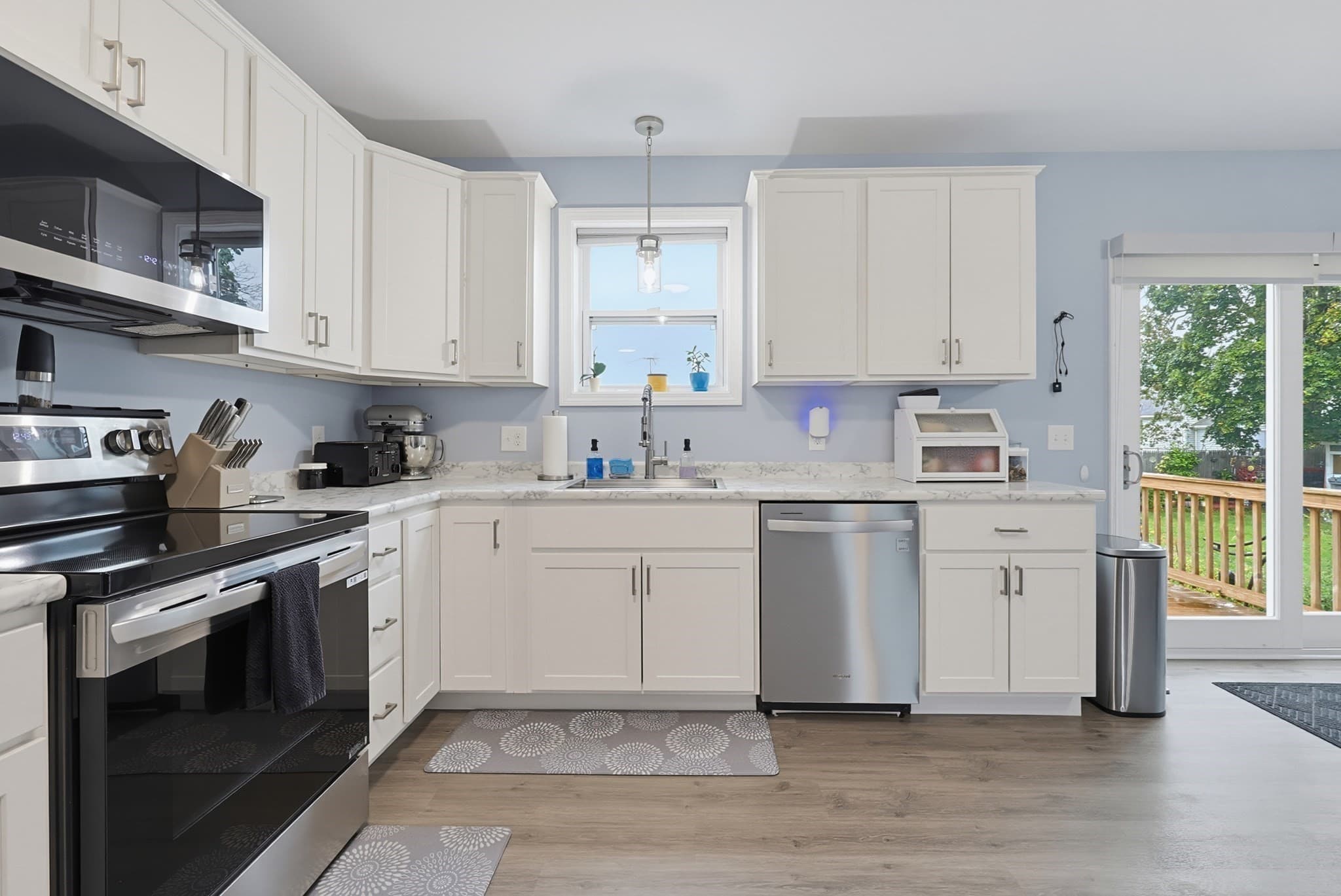 Single Family Residence at 96 Carter Ave, Pawtucket RI 02861, Pawtucket, photo 6 of 39