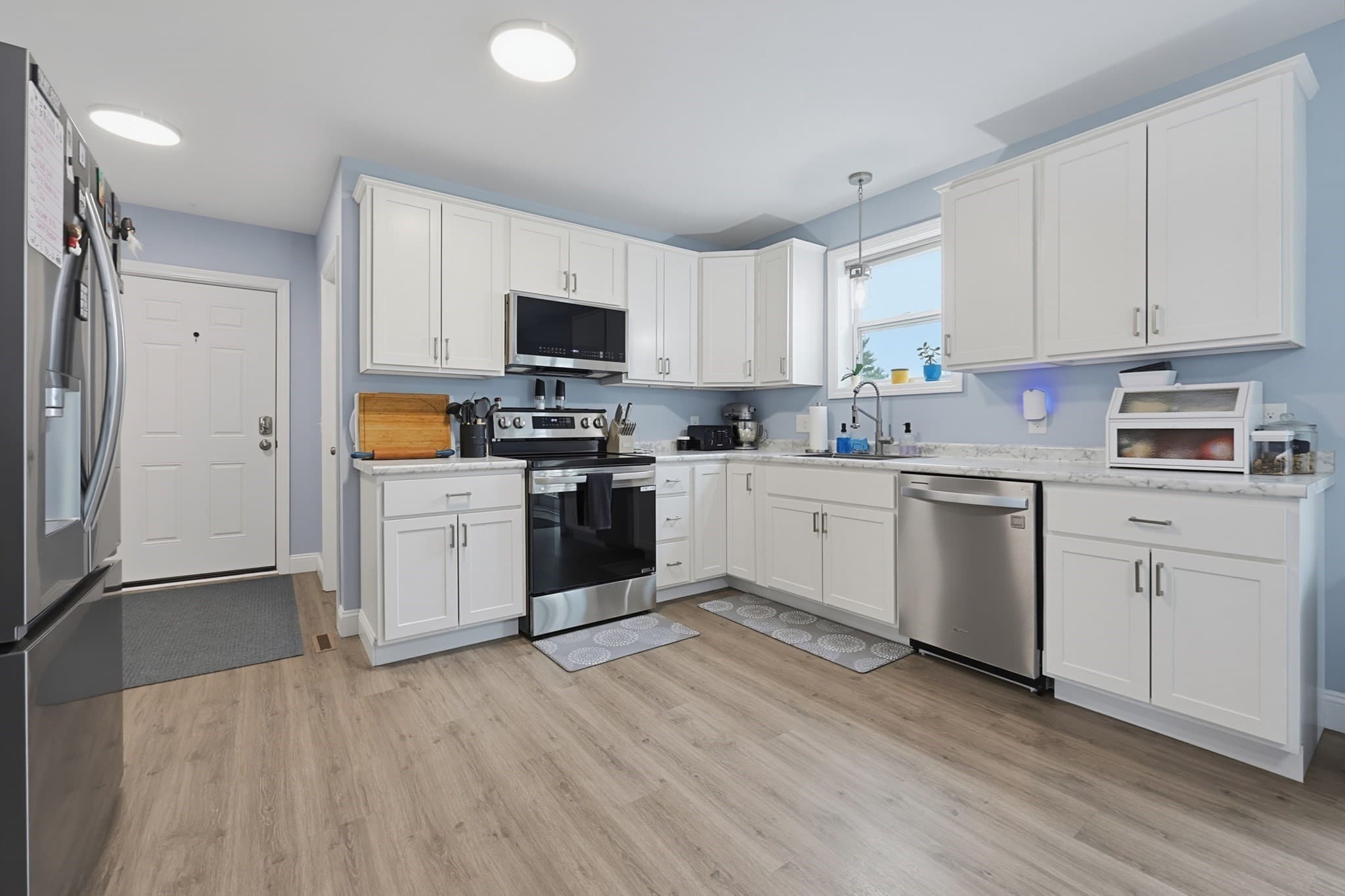 Single Family Residence at 96 Carter Ave, Pawtucket RI 02861, Pawtucket, photo 7 of 39