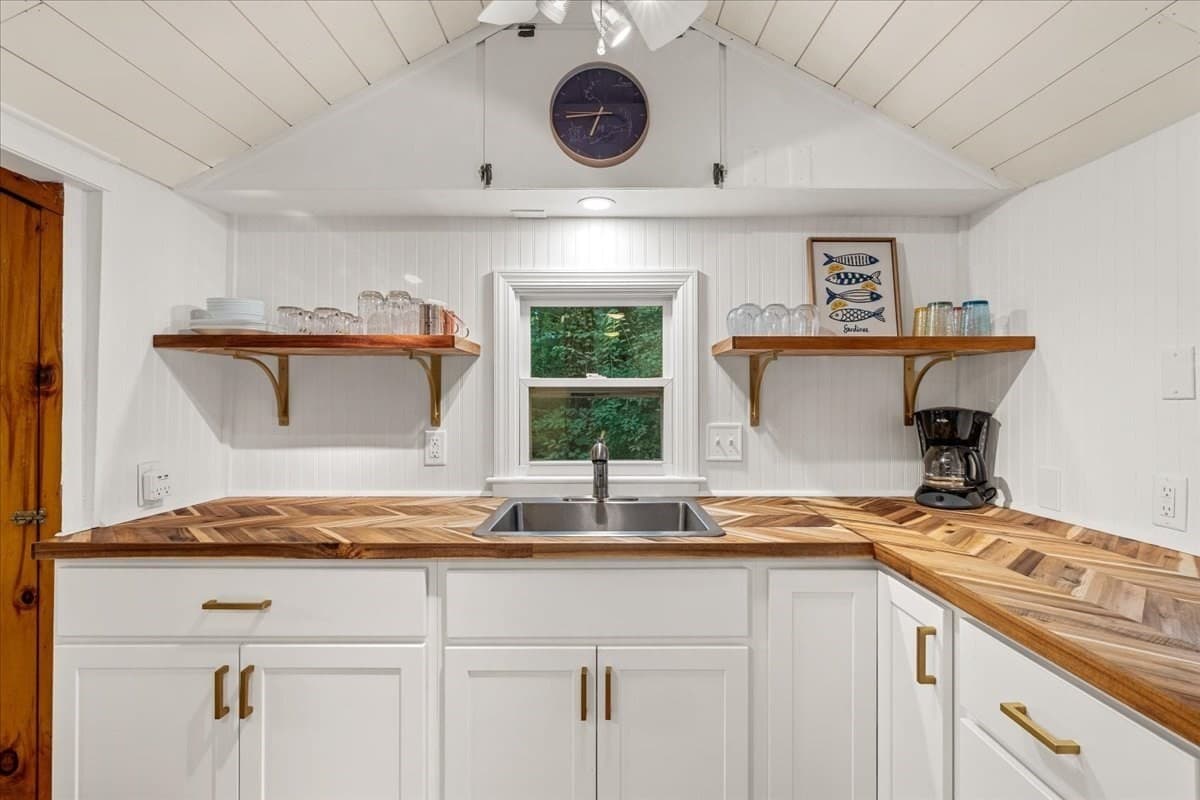 Single Family Residence at 207 Bartlett Rd, Plymouth MA 02360, Plymouth, photo 11 of 36