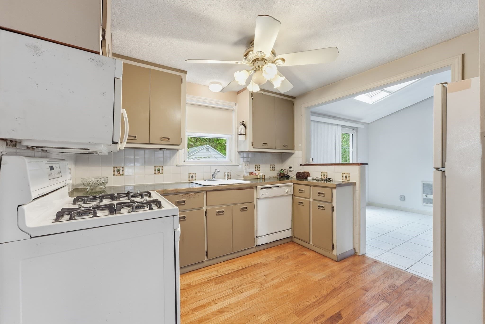 Single Family Residence at 76 Fenway Dr., Springfield MA 01119, Springfield, photo 10 of 42