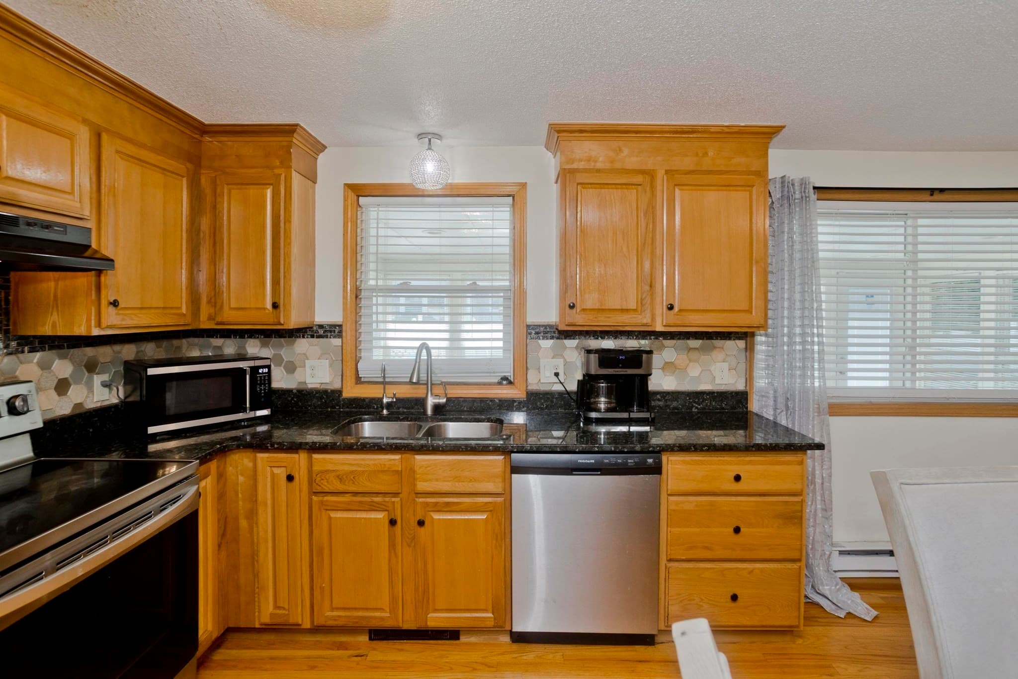 Single Family Residence at 115 Blanchwood Ave, Chicopee MA 01013, photo 2 of 29