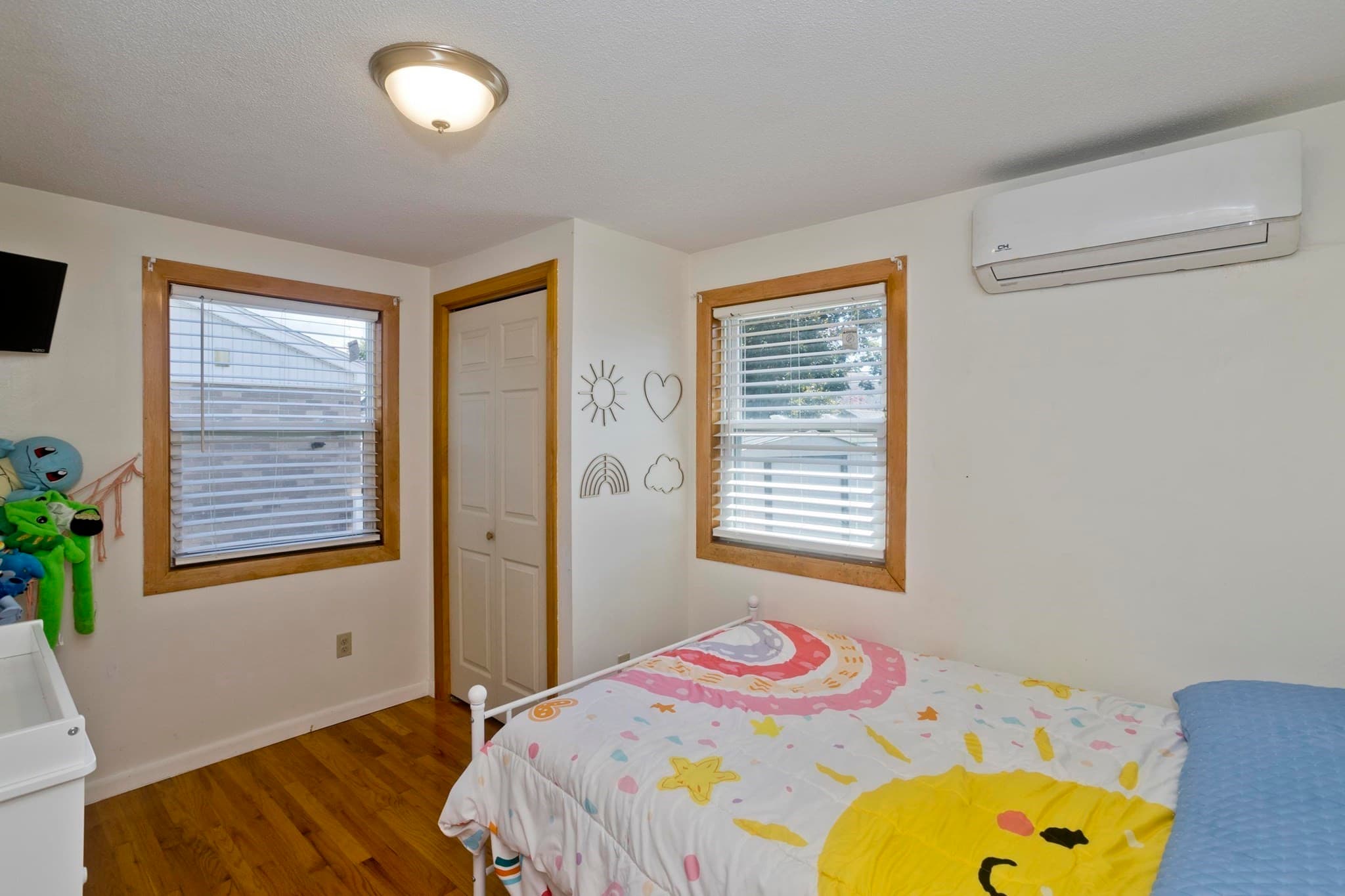 Single Family Residence at 115 Blanchwood Ave, Chicopee MA 01013, photo 11 of 29