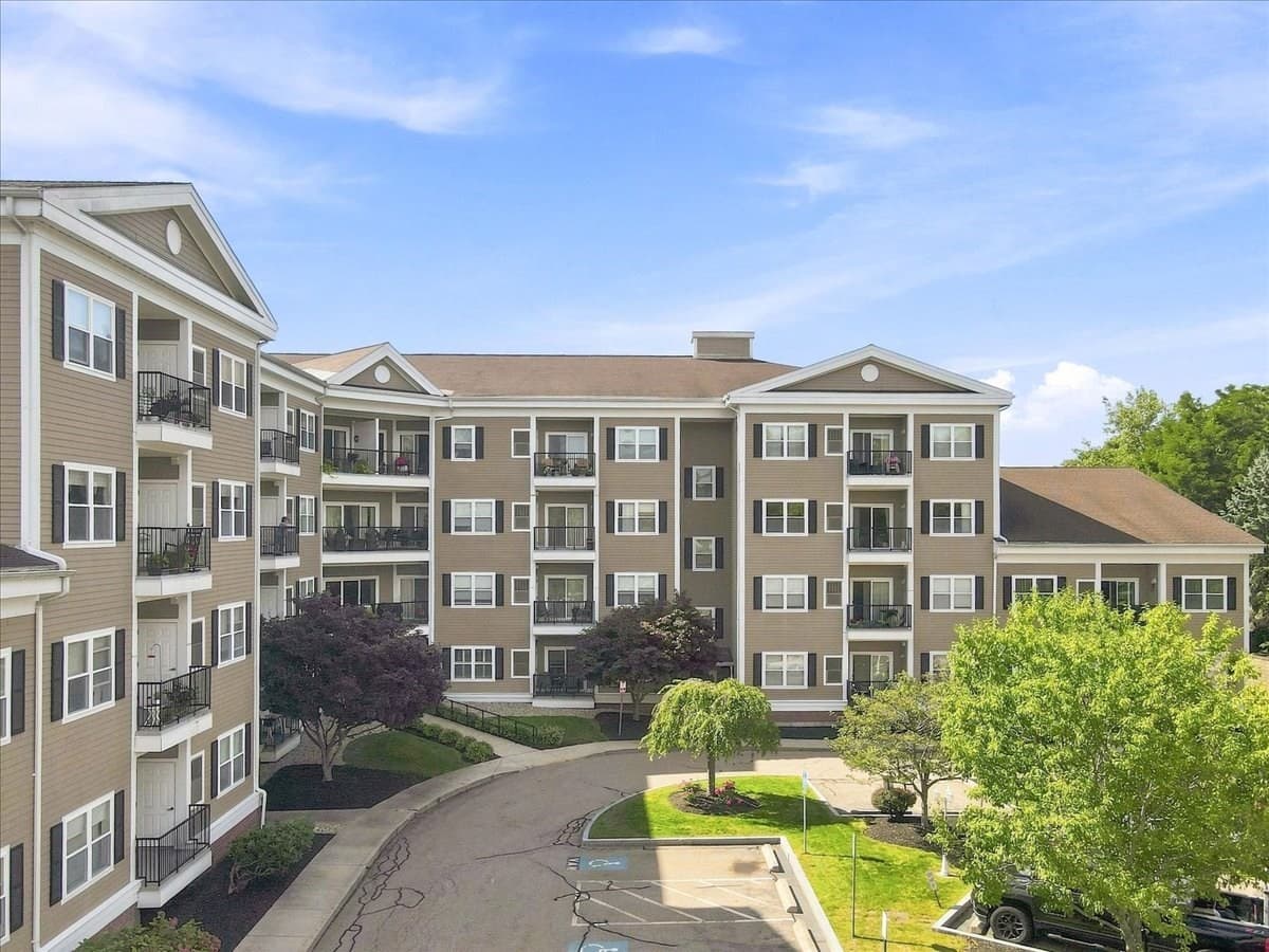 989 East St # 303, Dedham MA 02026
