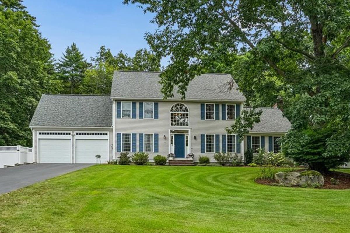 6 Sterling Dr, Londonderry NH 03053