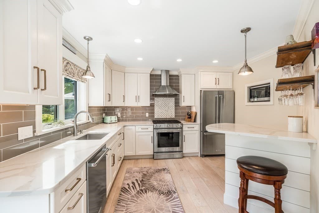 Condominium at 582R Hale # 1, Beverly MA 01915, Beverly, photo 8 of 31