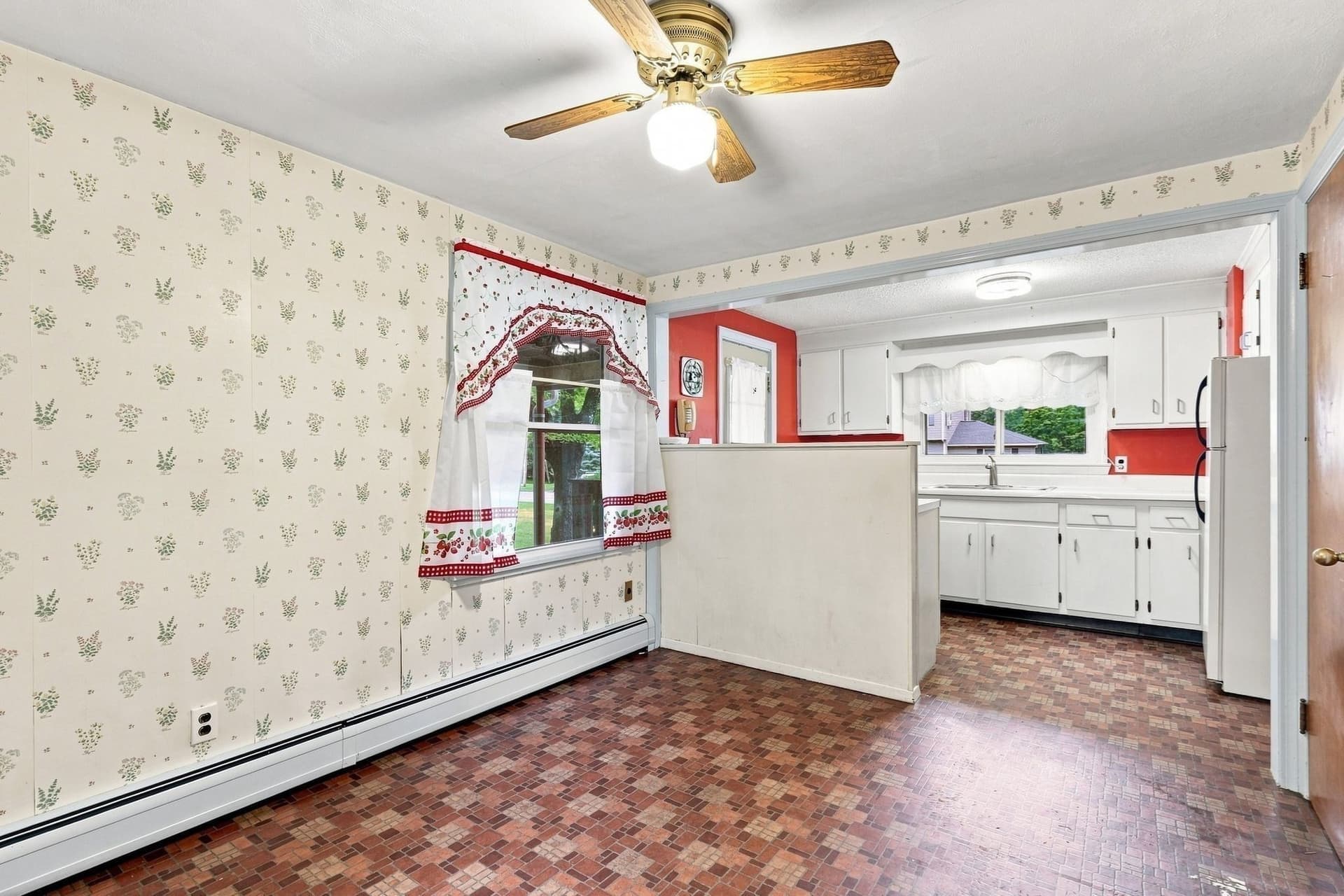 Single Family Residence at 36 Silver Lake Dr, Agawam MA 01001, photo 10 of 40