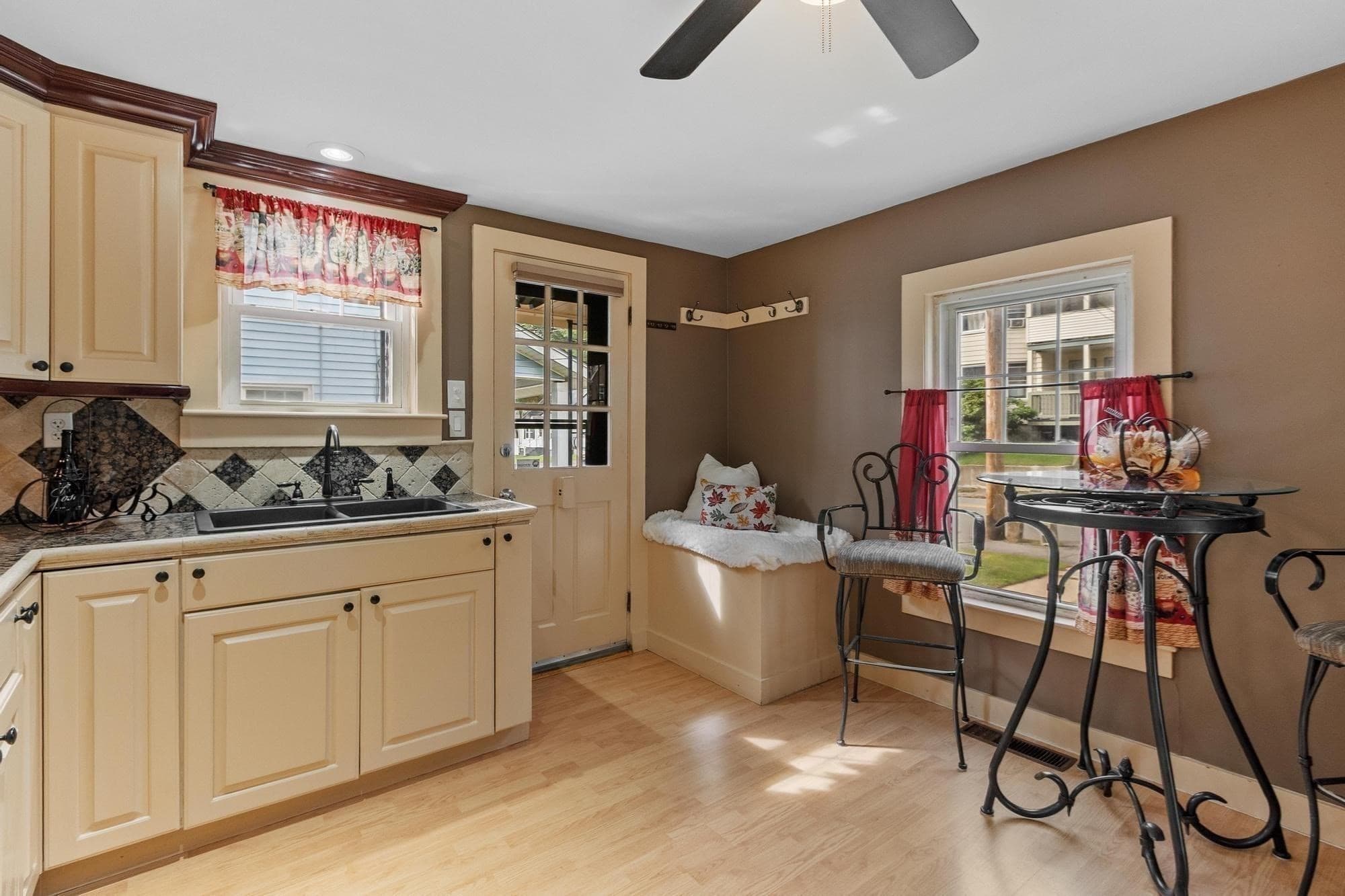 Single Family Residence at 282 Boutelle St, Fitchburg MA 01420, Fitchburg, photo 9 of 42