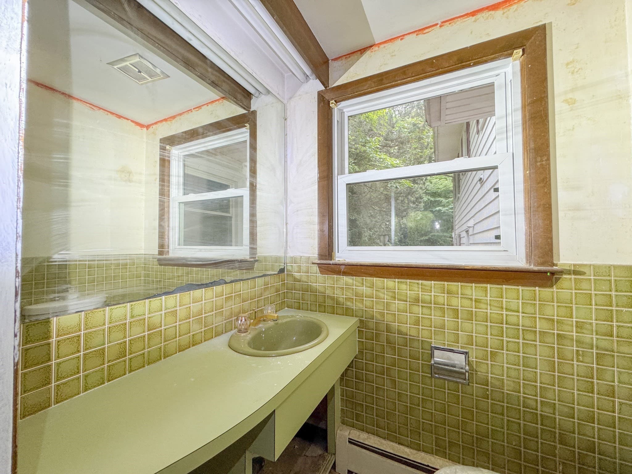 Single Family Residence at 28 Hill Top Dr, Warwick RI 02818, Warwick, photo 28 of 34
