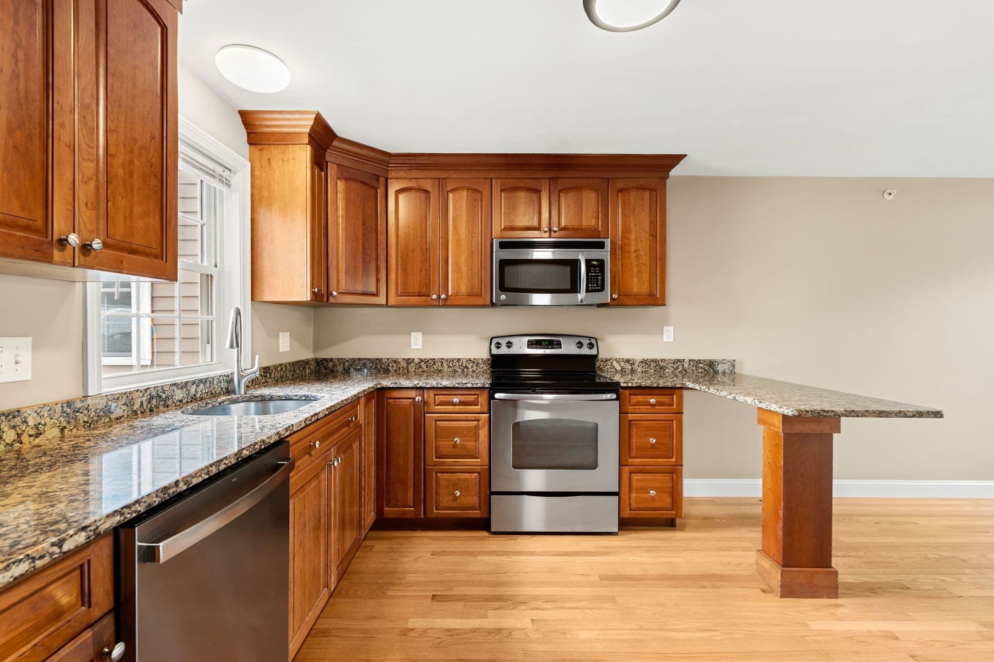 5+ Family - 5+ Units Up/Down at 83 Holten St, Danvers MA 01923, Danvers, photo 17 of 32