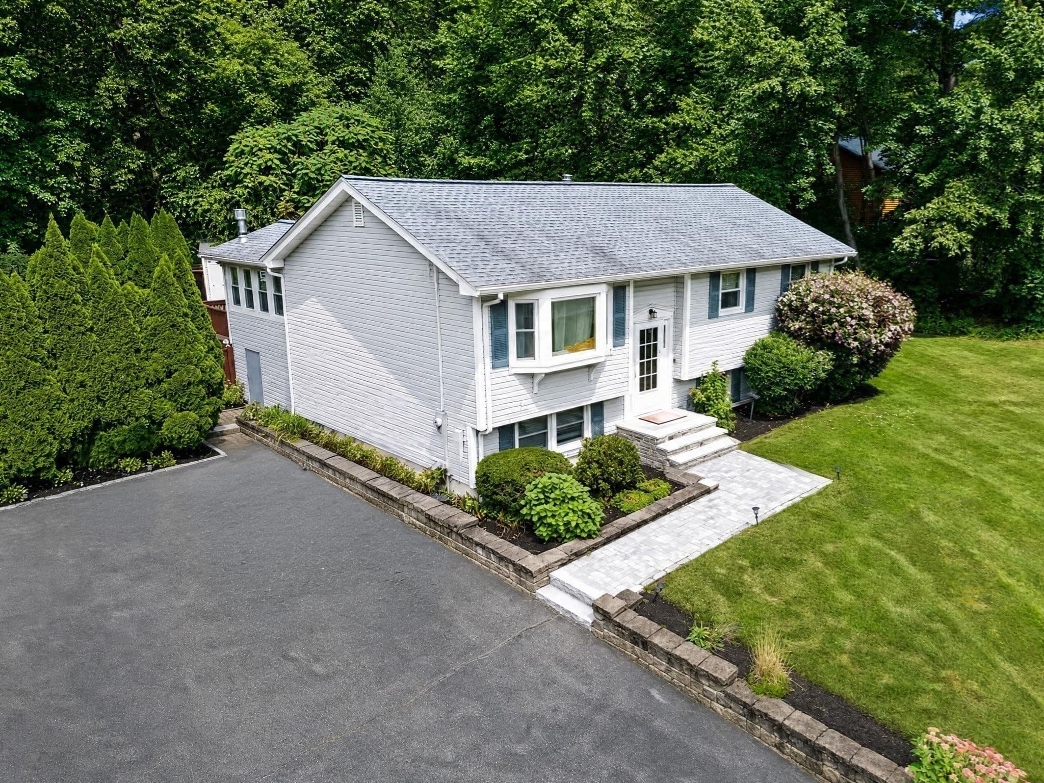 71 Martha Ave, Tewksbury MA 01876