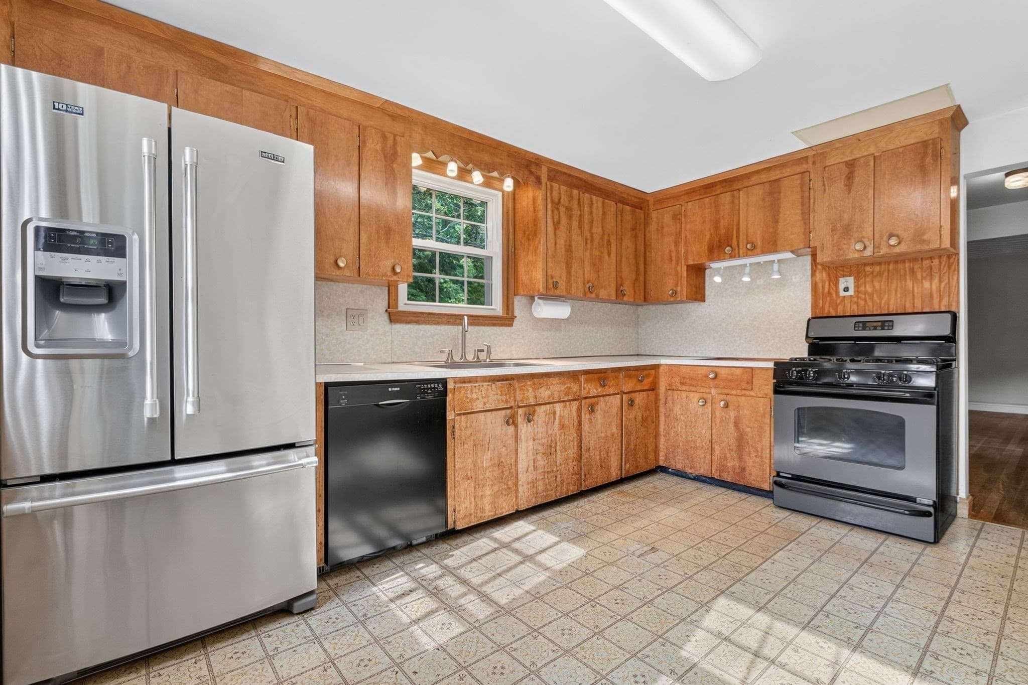 Single Family Residence at 5 Robert Sproul Rd, Medfield MA 02052, Medfield, photo 5 of 41