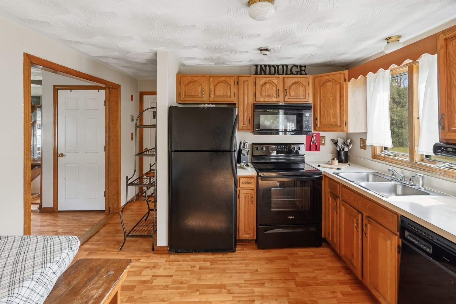 Condominium at 4 Henry Marsh Rd # B, Oxford MA 01540, Oxford, photo 7 of 38