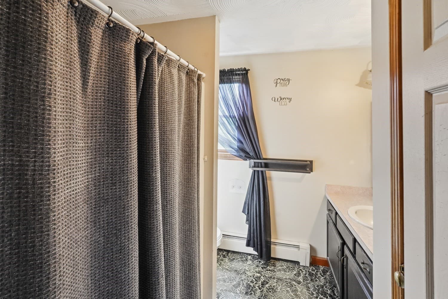 Condominium at 4 Henry Marsh Rd # B, Oxford MA 01540, Oxford, photo 24 of 38