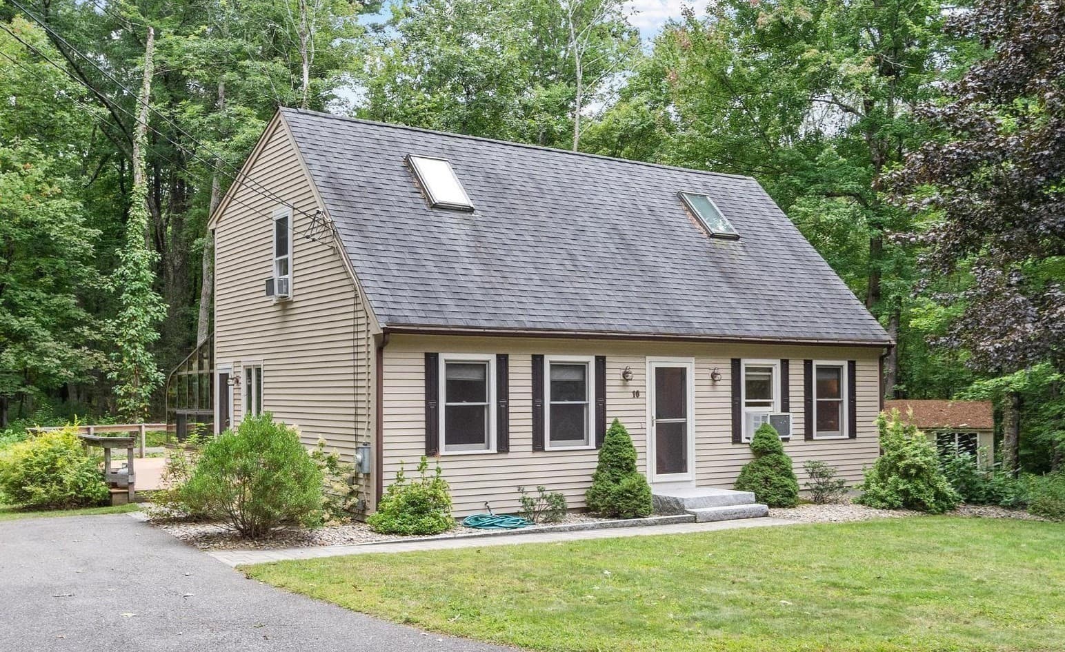 Single Family Residence at 10 Hog Hill Rd, Pepperell MA 01463, Pepperell, photo 2 of 41