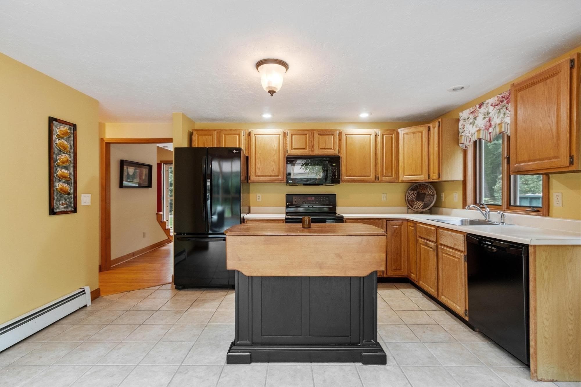 Single Family Residence at 10 Hog Hill Rd, Pepperell MA 01463, Pepperell, photo 13 of 41
