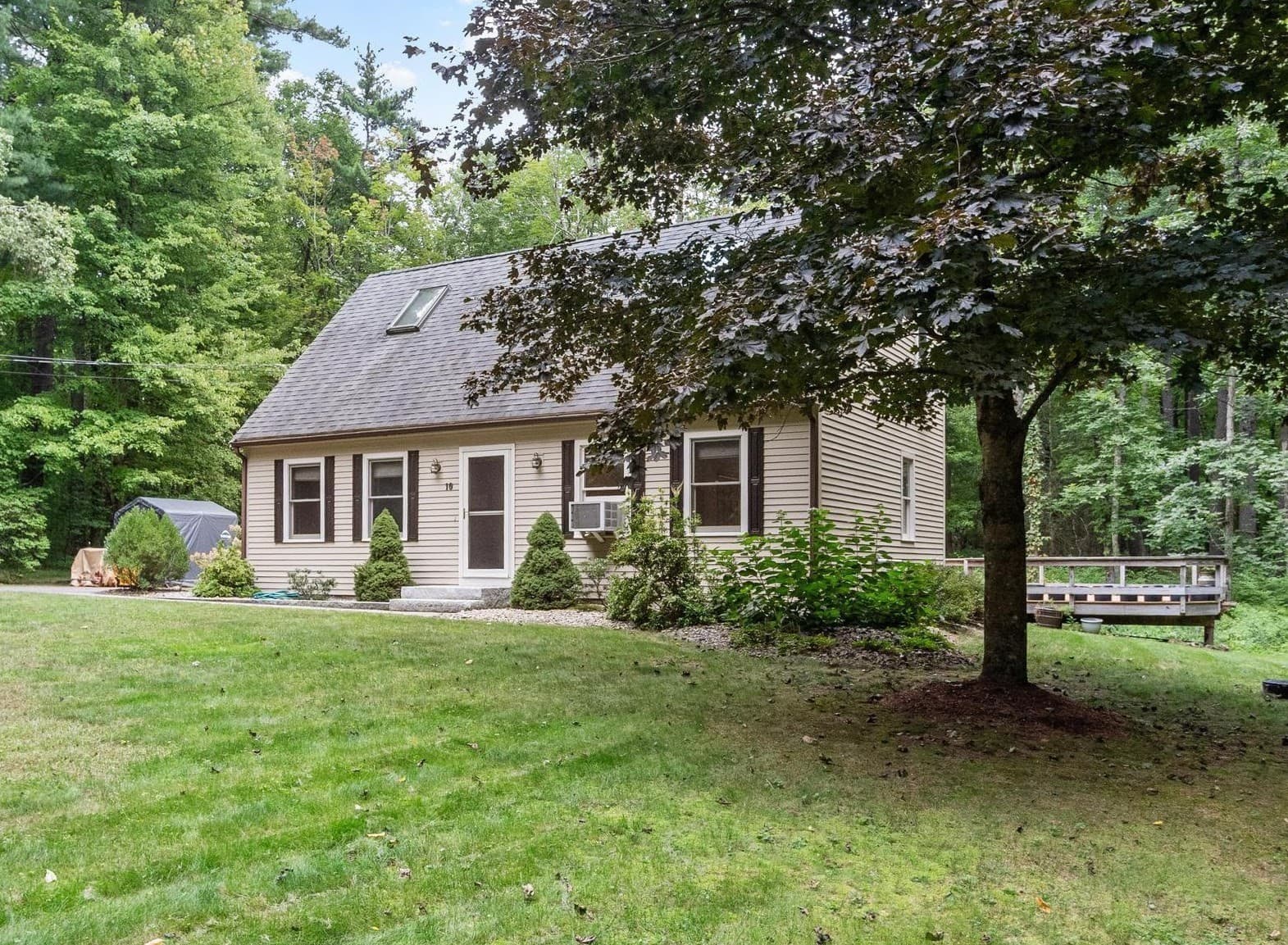 10 Hog Hill Rd, Pepperell MA 01463