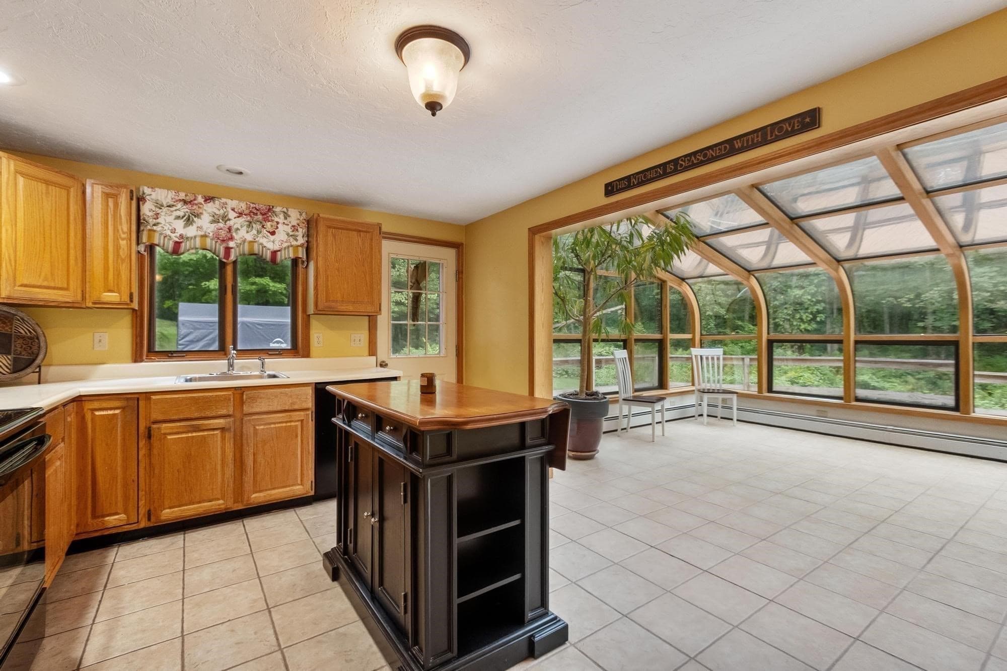 Single Family Residence at 10 Hog Hill Rd, Pepperell MA 01463, Pepperell, photo 9 of 41