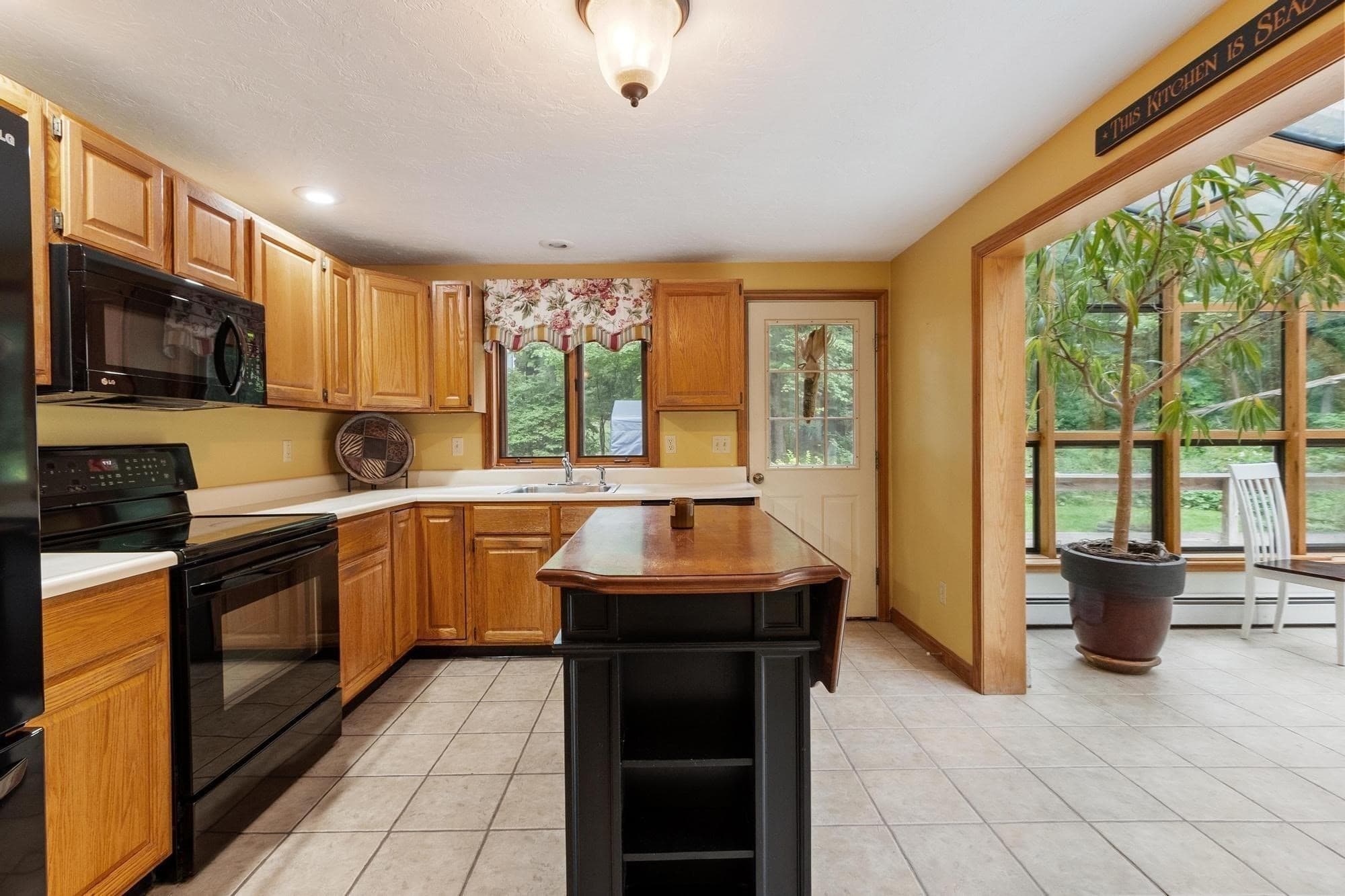Single Family Residence at 10 Hog Hill Rd, Pepperell MA 01463, Pepperell, photo 10 of 41