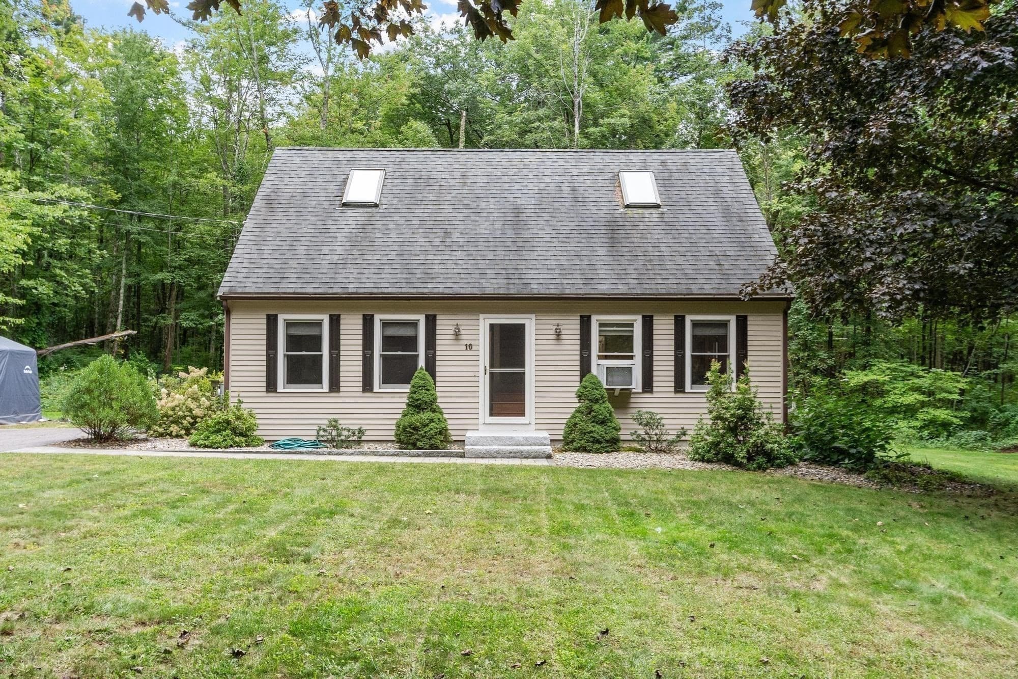 Single Family Residence at 10 Hog Hill Rd, Pepperell MA 01463, Pepperell, photo 4 of 41