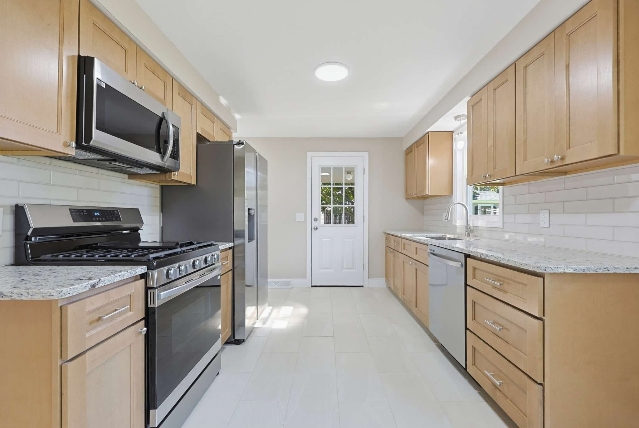 Single Family Residence at 28 Deerfield Rd, Attleboro MA 02703, Attleboro, photo 7 of 36