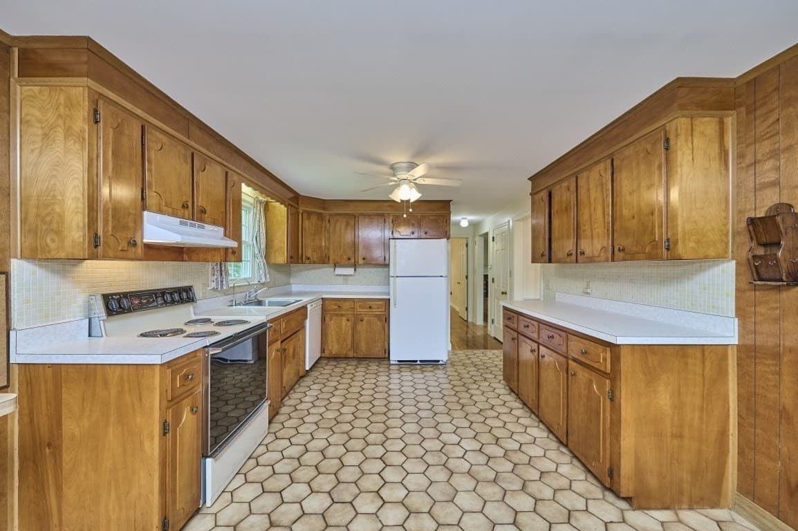 Single Family Residence at 4 Hyder St, Westborough MA 01581, Westborough, photo 7 of 35