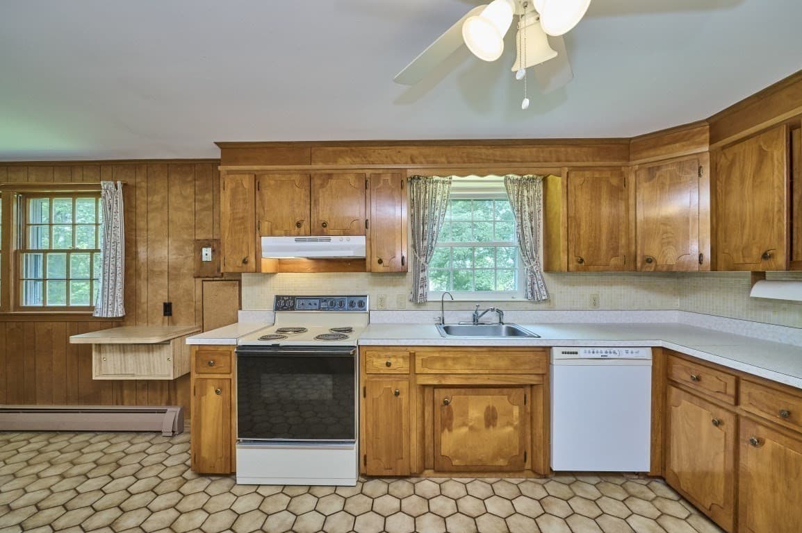 Single Family Residence at 4 Hyder St, Westborough MA 01581, Westborough, photo 5 of 35