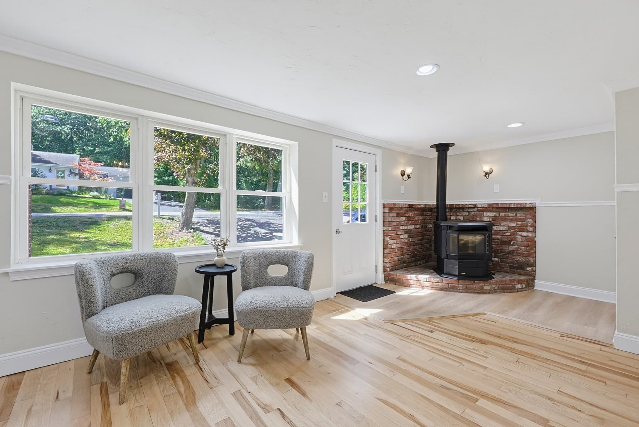 Single Family Residence at 395 Oak St, Franklin MA 02038, Franklin, photo 4 of 42