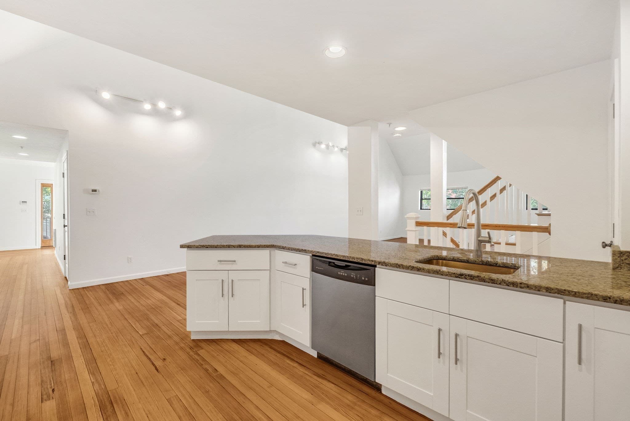 Condominium at 157 Beale Street # 5, Quincy MA 02170, Quincy, photo 5 of 42